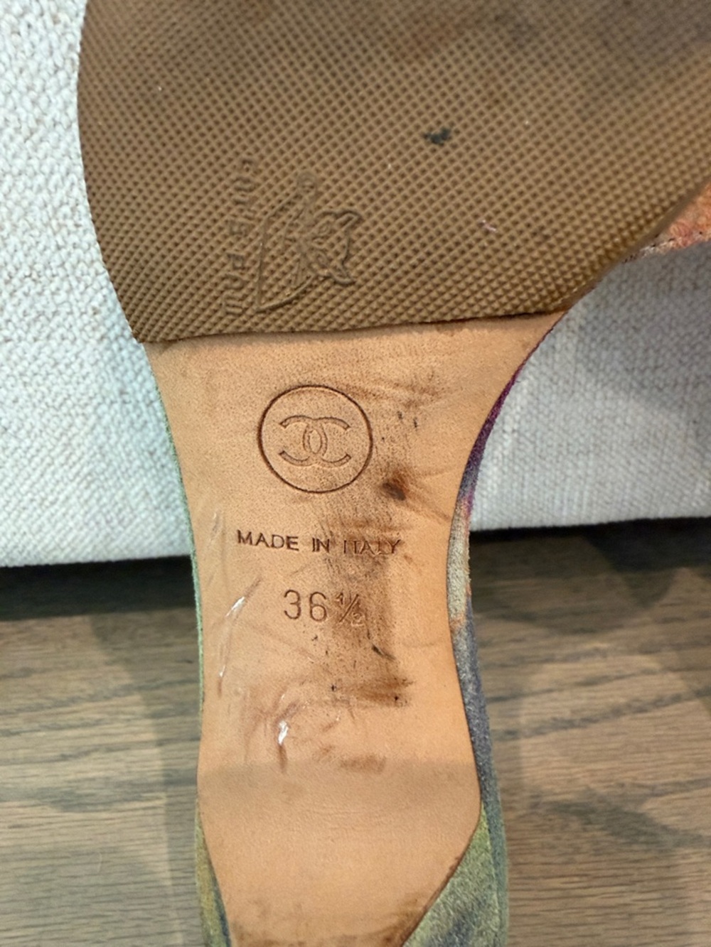 Chanel Purple Tie-Dye Suede Slide Sandals with Crystal CC - Picture 11 of 13